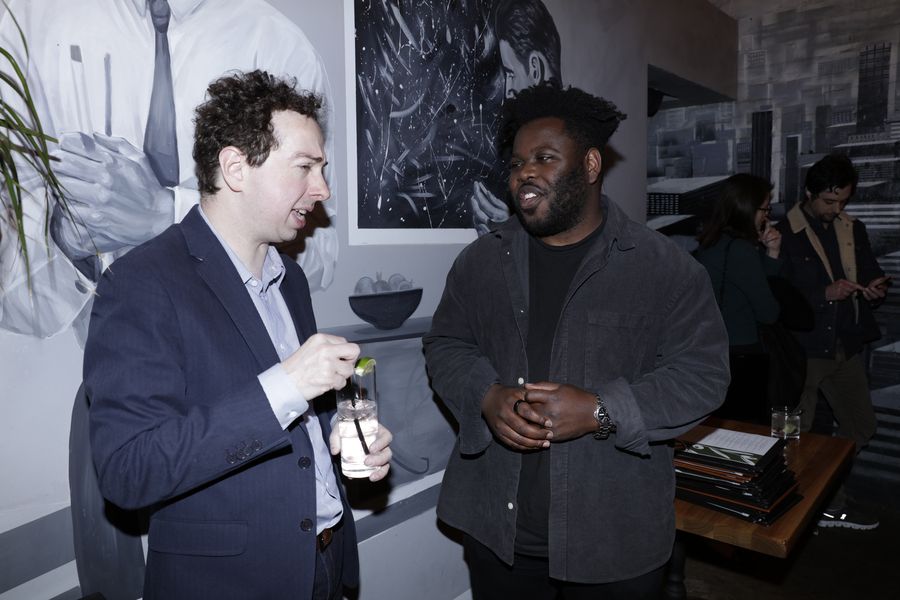 Two guests in conversation over drinks before dinner.